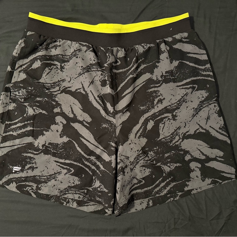Fabletics shorts 5” lined